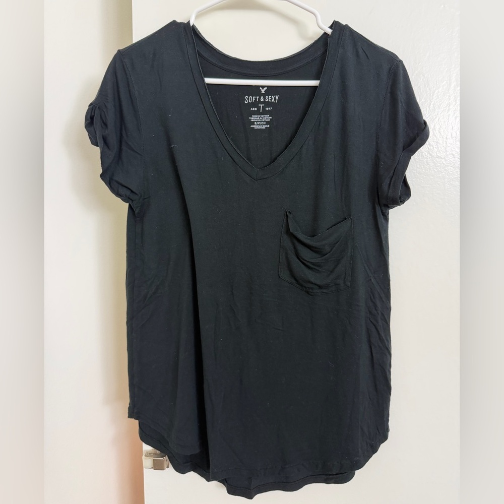 American Eagle Outfitters Soft & Sexy Black V-Neck Tee